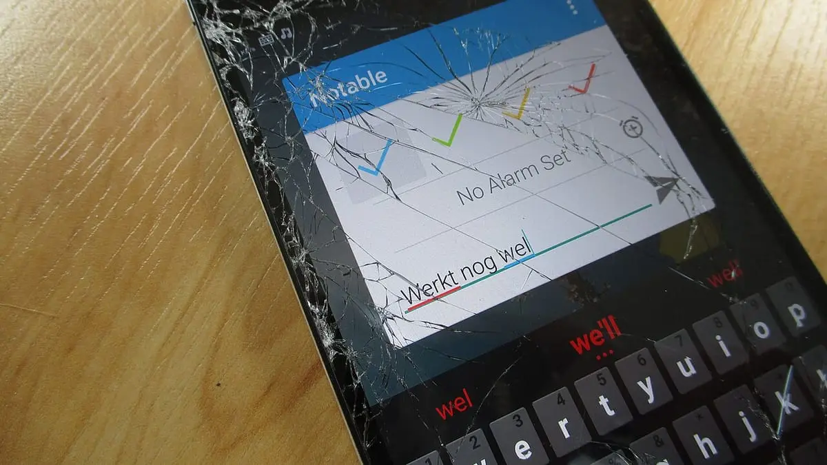 Cracked Phone Screen? What to Do Before You Get It Repaired – ART & FIX phone repair, Merced, CA