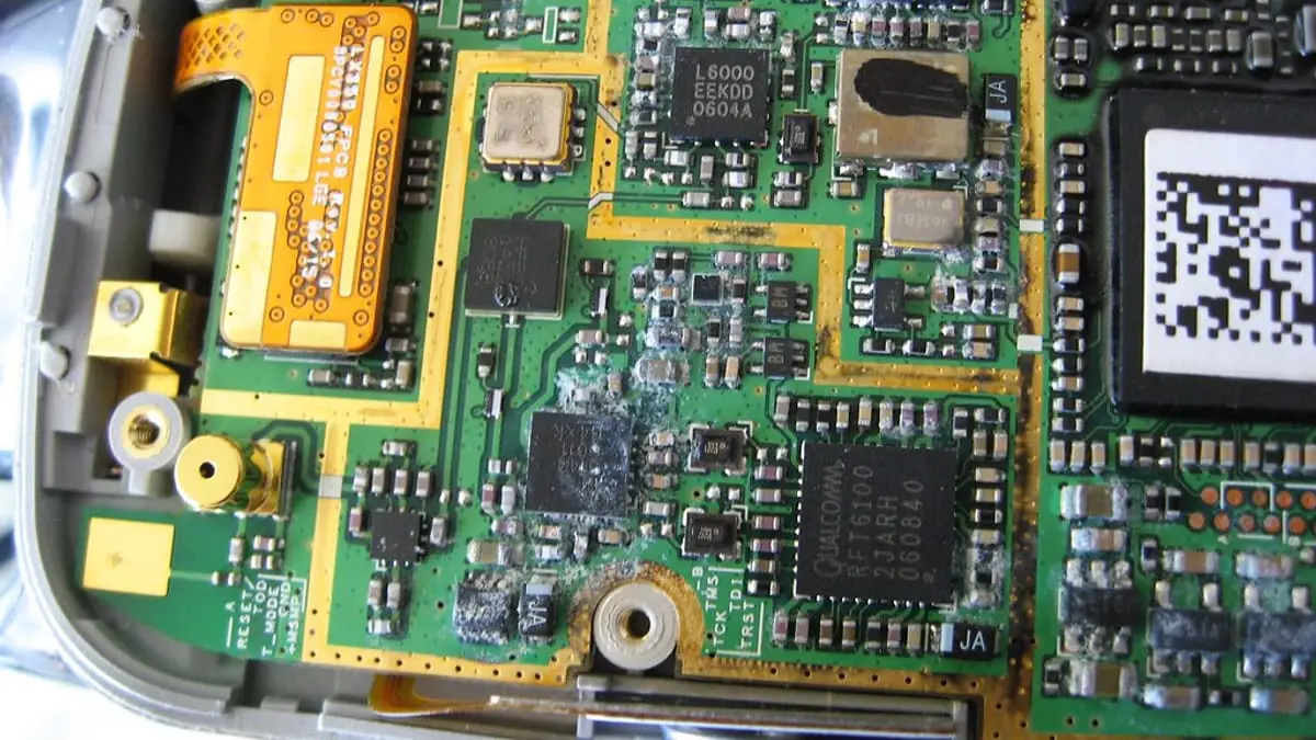 Phone Dropped in Water? 7 Steps to Take Right Away – ART & FIX phone repair, Merced, CA